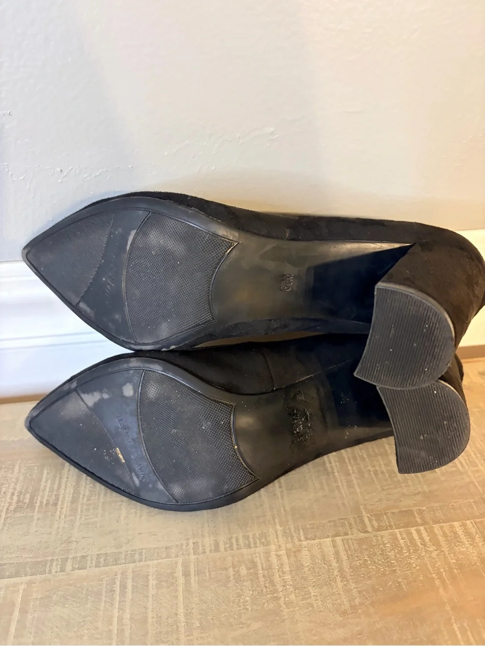 Marc Fisher Women’s Black Suede Pointy Toe Block Heel Pumps, Size 6.5